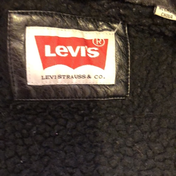 Levi’s black faux hooded Sherpa trucker jacket.  Size L - Picture 7 of 10